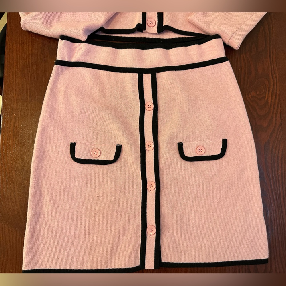 Elle Woods Style Pink and Black Button-Up Sweater Skirt Suit Set Size M - Picture 2 of 4